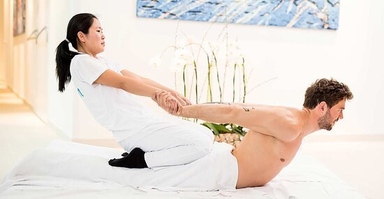 Indulge in a Luxurious Massage Experience at Our Karachi Spa